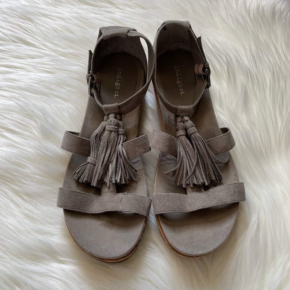 Indigo Rd. Women Suede Sandals In Grey Size 9.5
